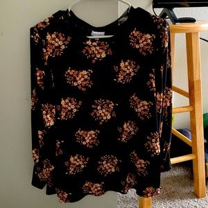 A womens kit + sky blouse that has only been worn once. Size- M